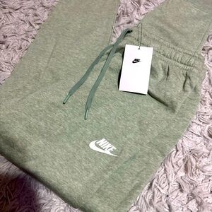 NWT women’s Nike sweatpants